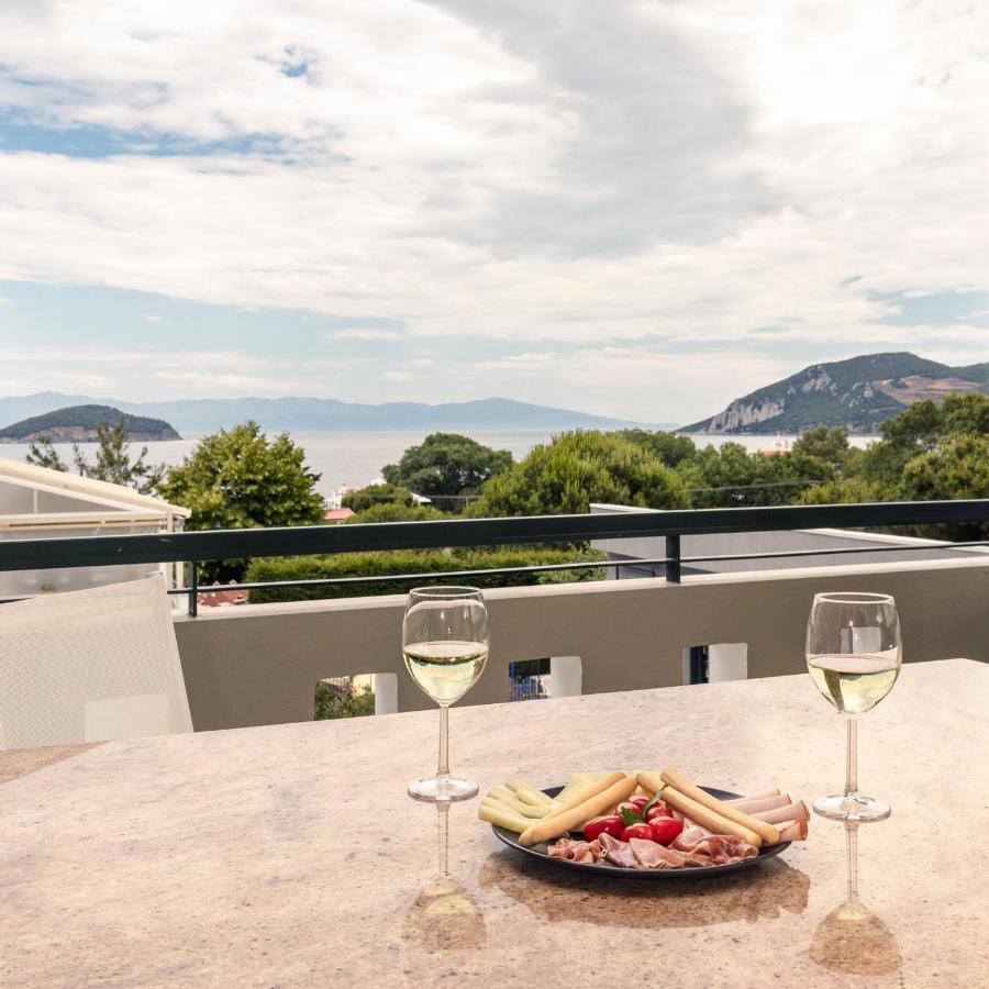 Cove Suites Apartment Nea Iraklitsa Bagian luar foto